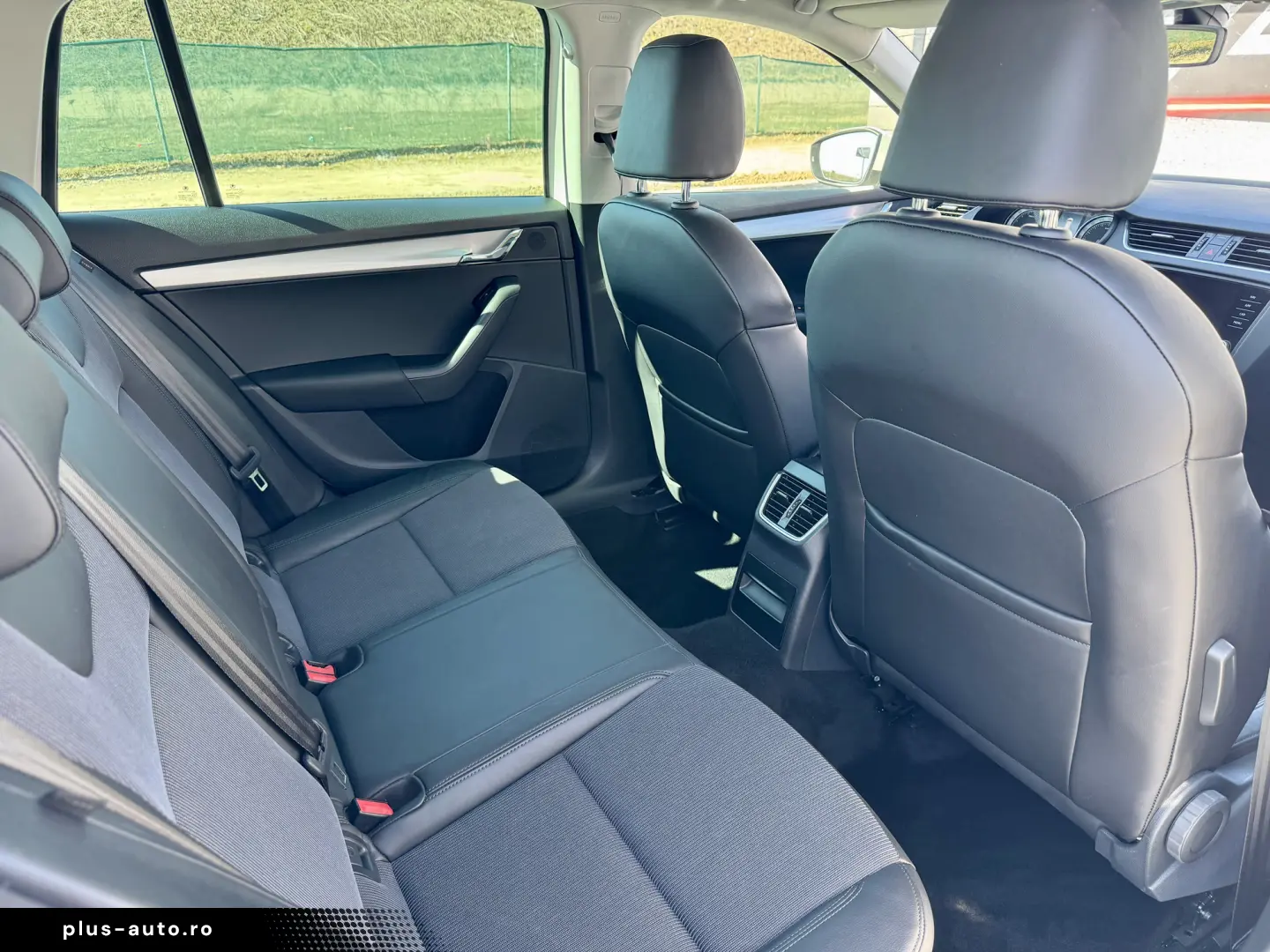 Skoda Octavia Combi 1.6 TDI Clever - Diesel - Automatic