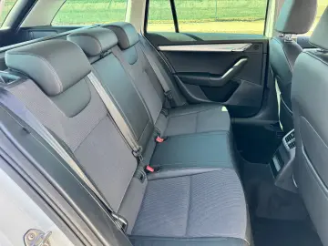 Skoda Octavia Combi 1.6 TDI Clever - Diesel - Automatic