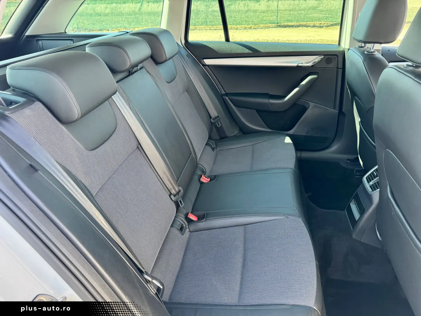 Skoda Octavia Combi 1.6 TDI Clever - Diesel - Automatic