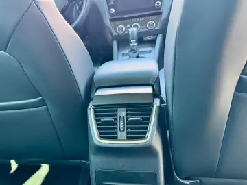 Skoda Octavia Combi 1.6 TDI Clever - Diesel - Automatic