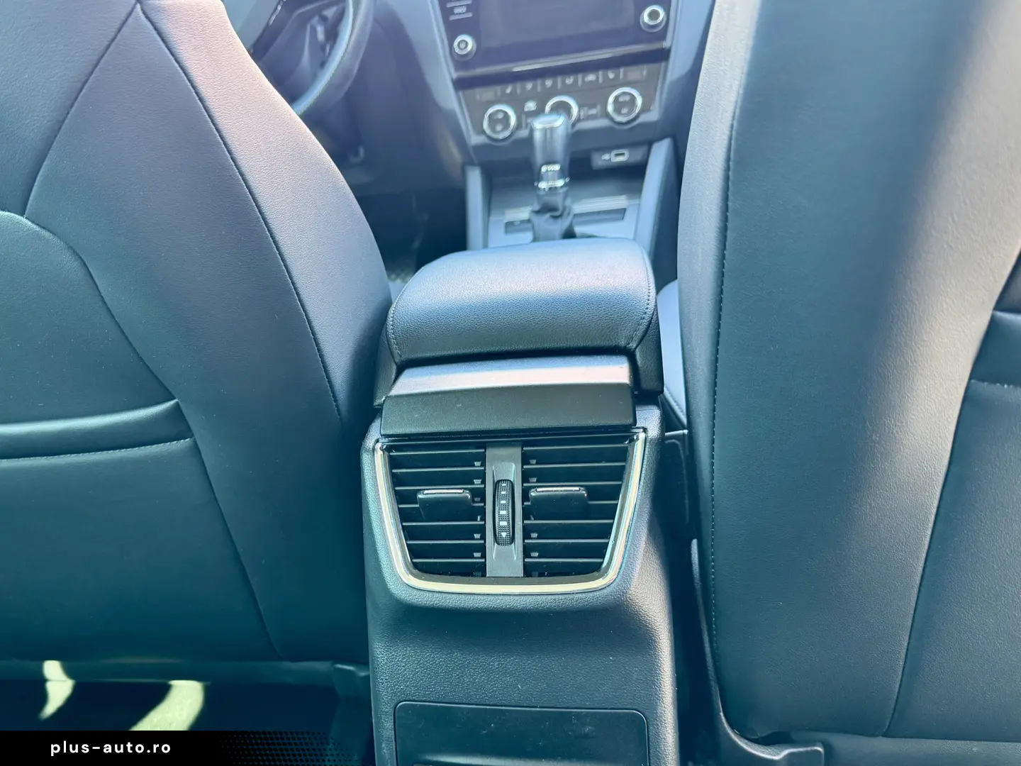 Skoda Octavia Combi 1.6 TDI Clever - Diesel - Automatic