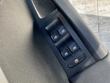 Skoda Octavia Combi 1.6 TDI Clever - Diesel - Automatic