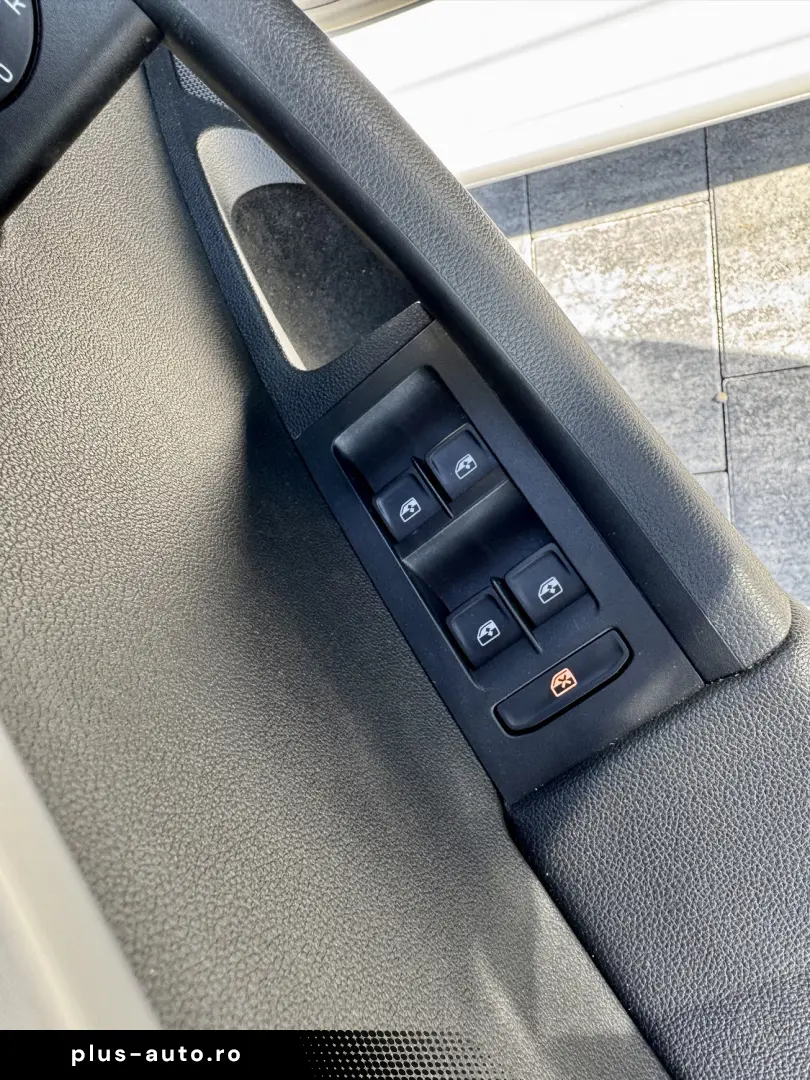 Skoda Octavia Combi 1.6 TDI Clever - Diesel - Automatic