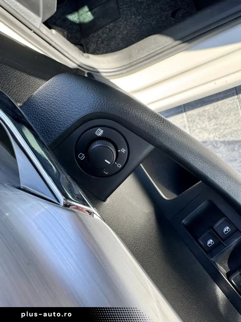 Skoda Octavia Combi 1.6 TDI Clever - Diesel - Automatic