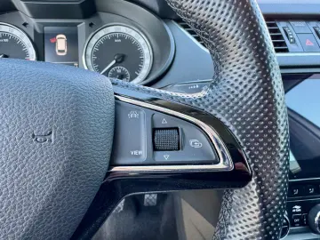 Skoda Octavia Combi 1.6 TDI Clever - Diesel - Automatic