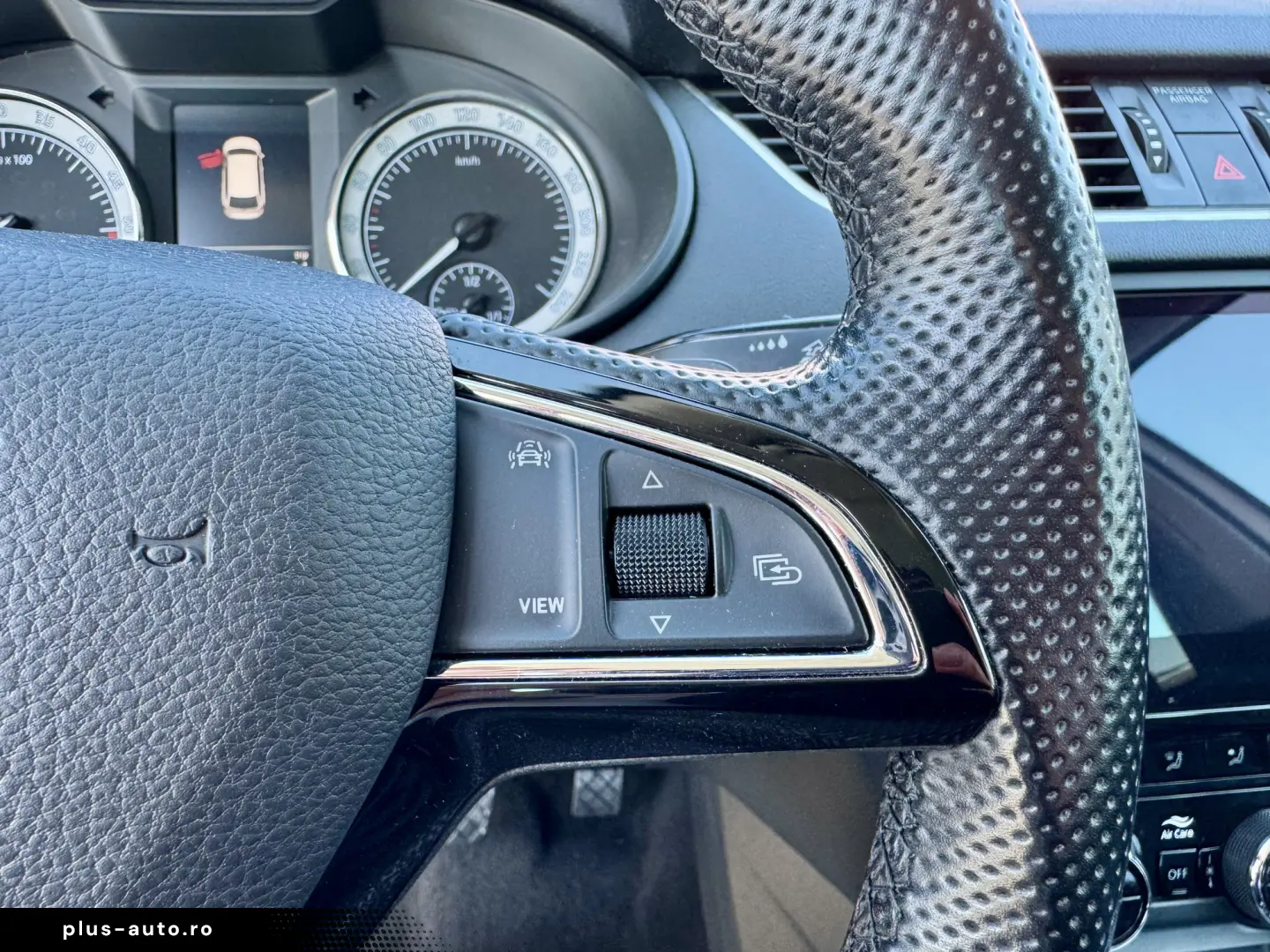 Skoda Octavia Combi 1.6 TDI Clever - Diesel - Automatic