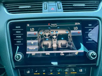 Skoda Octavia Combi 1.6 TDI Clever - Diesel - Automatic