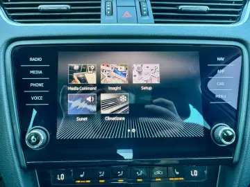 Skoda Octavia Combi 1.6 TDI Clever - Diesel - Automatic