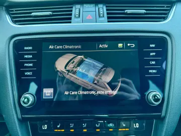 Skoda Octavia Combi 1.6 TDI Clever - Diesel - Automatic