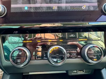 Skoda Octavia Combi 1.6 TDI Clever - Diesel - Automatic