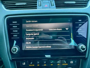 Skoda Octavia Combi 1.6 TDI Clever - Diesel - Automatic