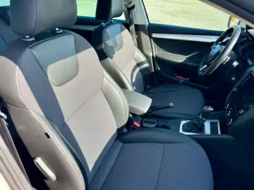 Skoda Octavia Combi 1.6 TDI Clever - Diesel - Automatic