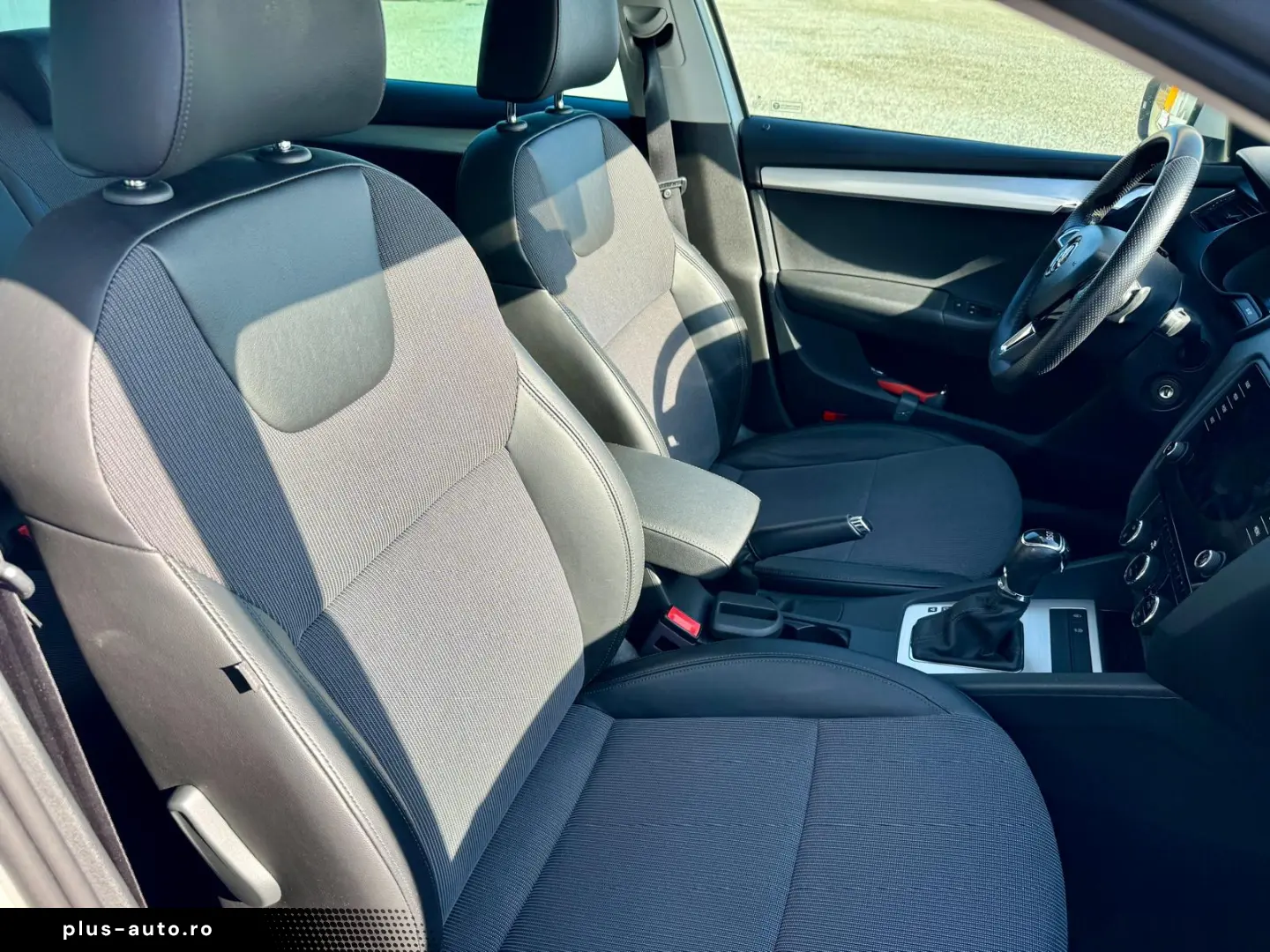 Skoda Octavia Combi 1.6 TDI Clever - Diesel - Automatic