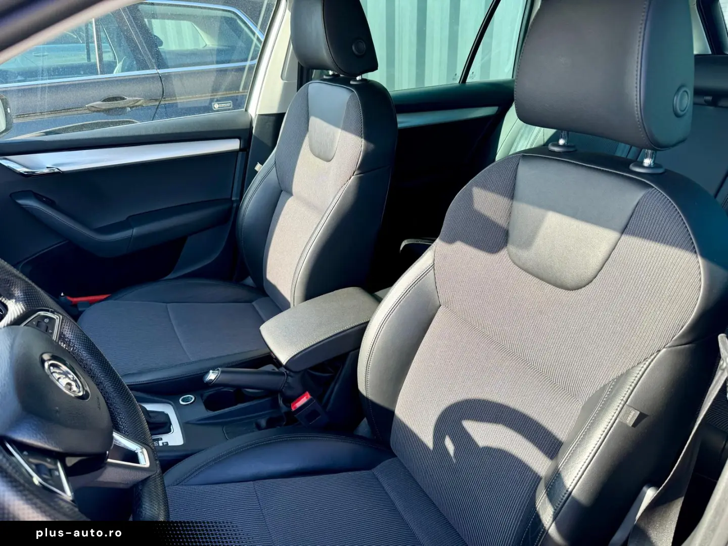 Skoda Octavia Combi 1.6 TDI Clever - Diesel - Automatic