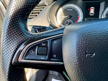 Skoda Octavia Combi 1.6 TDI Clever - Diesel - Automatic