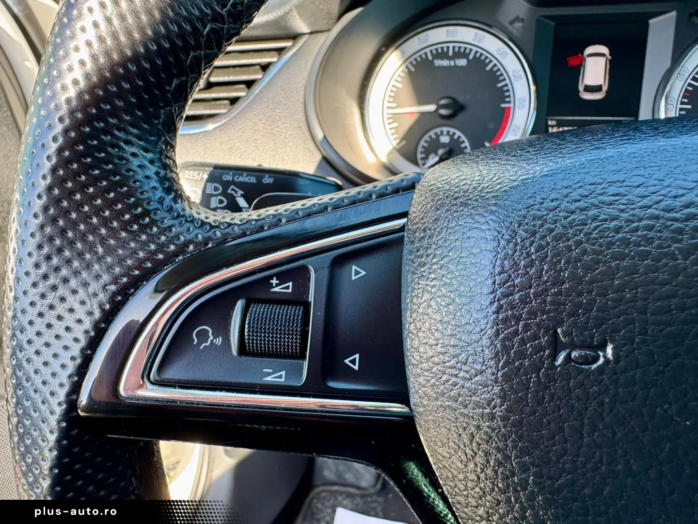 Skoda Octavia Combi 1.6 TDI Clever - Diesel - Automatic