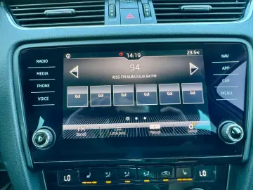 Skoda Octavia Combi 1.6 TDI Clever - Diesel - Automatic