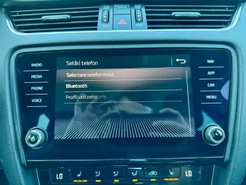 Skoda Octavia Combi 1.6 TDI Clever - Diesel - Automatic