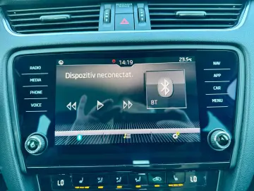 Skoda Octavia Combi 1.6 TDI Clever - Diesel - Automatic