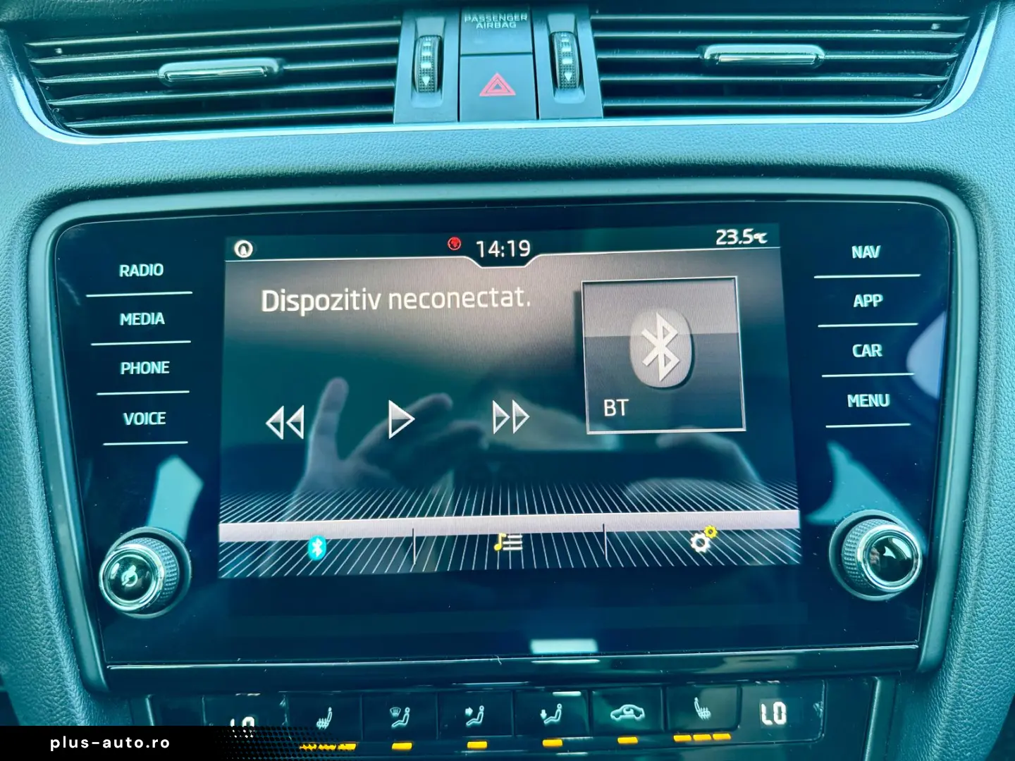 Skoda Octavia Combi 1.6 TDI Clever - Diesel - Automatic