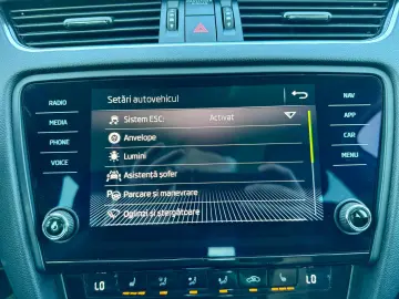 Skoda Octavia Combi 1.6 TDI Clever - Diesel - Automatic