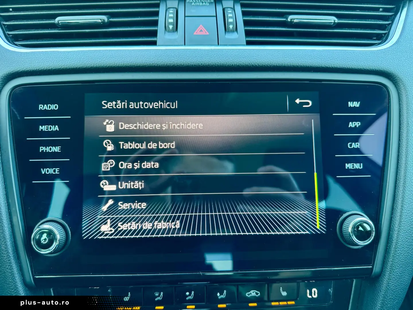 Skoda Octavia Combi 1.6 TDI Clever - Diesel - Automatic