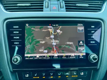 Skoda Octavia Combi 1.6 TDI Clever - Diesel - Automatic