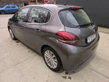 Peugeot 208 Allure 17.121km AUTOMAT Self Parking