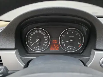 BMW 320i Exclusive  Service Recent  Trapa Cruise Control