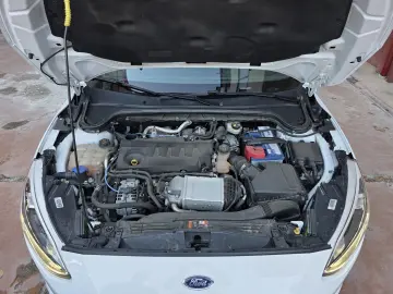 Ford Focus Vignale AUTOMAT LED Sync3 Keyless BLIS HUD