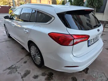 Ford Focus Vignale AUTOMAT LED Sync3 Keyless BLIS HUD