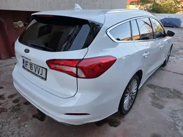 Ford Focus Vignale AUTOMAT LED Sync3 Keyless BLIS HUD