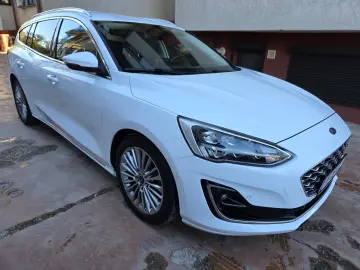 Ford Focus Vignale AUTOMAT LED Sync3 Keyless BLIS HUD