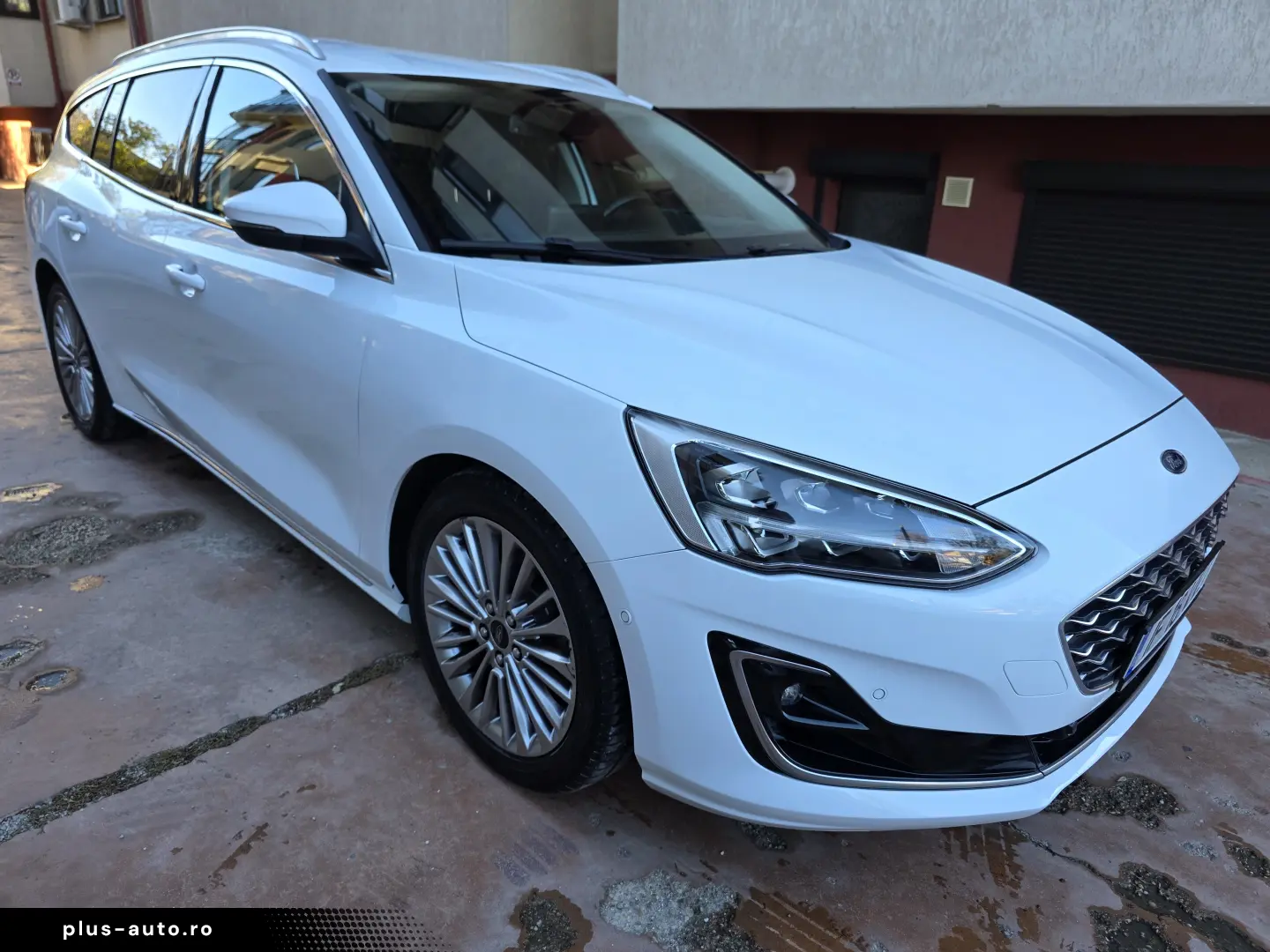 Ford Focus Vignale AUTOMAT LED Sync3 Keyless BLIS HUD