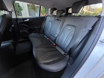 Ford Focus Vignale AUTOMAT LED Sync3 Keyless BLIS HUD