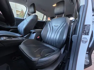 Ford Focus Vignale AUTOMAT LED Sync3 Keyless BLIS HUD