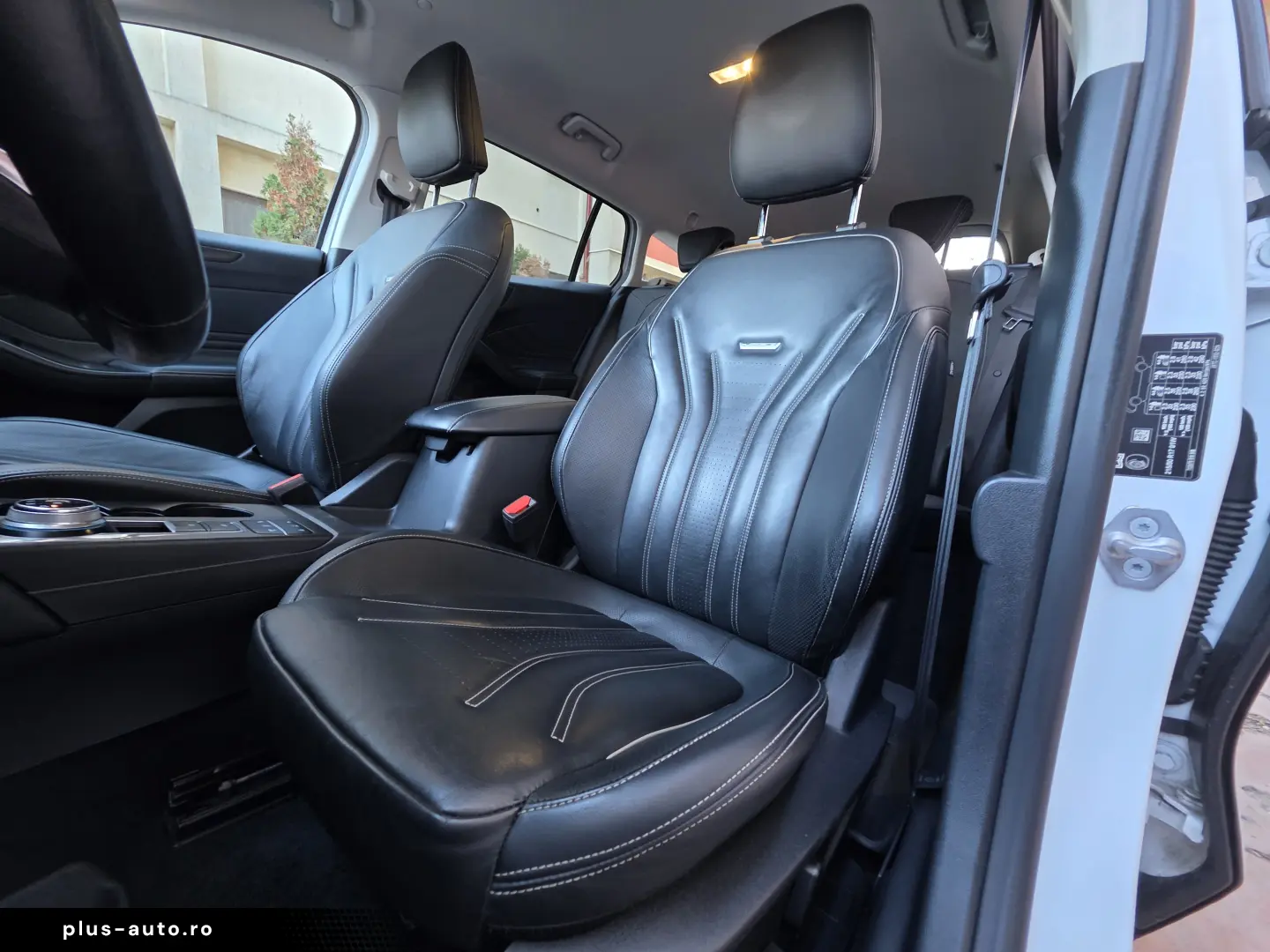 Ford Focus Vignale AUTOMAT LED Sync3 Keyless BLIS HUD