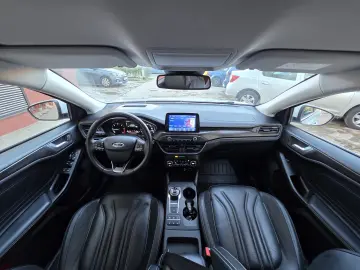 Ford Focus Vignale AUTOMAT LED Sync3 Keyless BLIS HUD