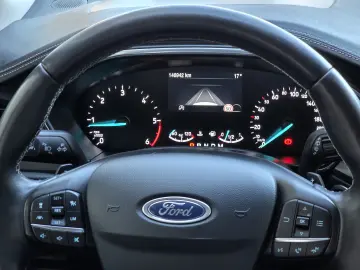 Ford Focus Vignale AUTOMAT LED Sync3 Keyless BLIS HUD