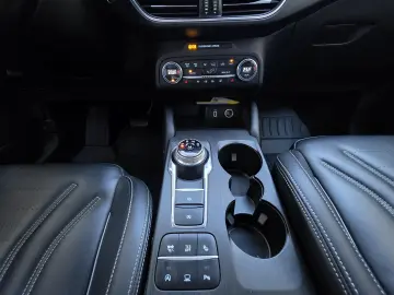 Ford Focus Vignale AUTOMAT LED Sync3 Keyless BLIS HUD