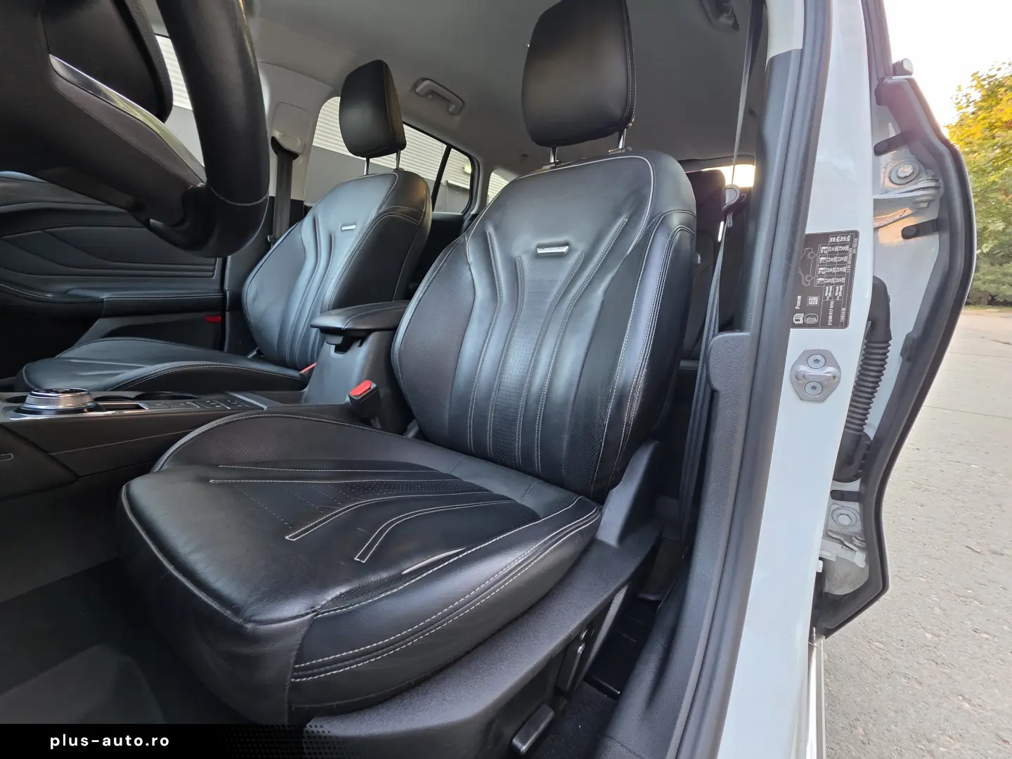 Ford Focus Vignale AUTOMAT LED Sync3 Keyless BLIS HUD