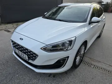 Ford Focus Vignale AUTOMAT LED Sync3 Keyless BLIS HUD