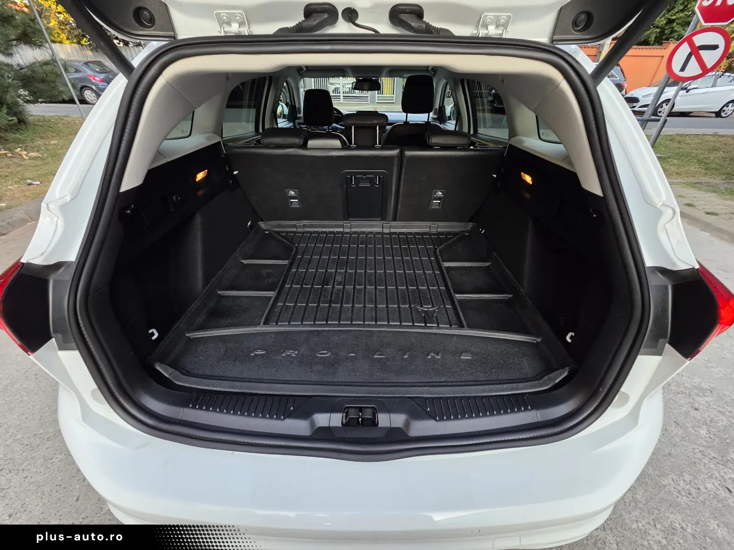 Ford Focus Vignale AUTOMAT LED Sync3 Keyless BLIS HUD