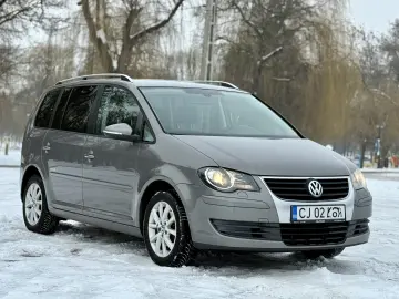 VW Touran 2.0TDI DSG Freestyle Clima Xenon Navi PDC 2010