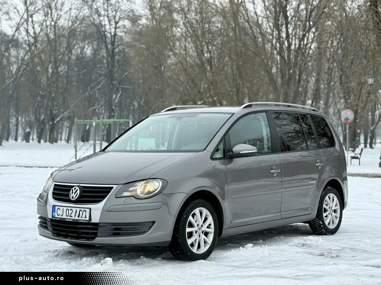 VW Touran 2.0TDI DSG Freestyle Clima Xenon Navi PDC 2010