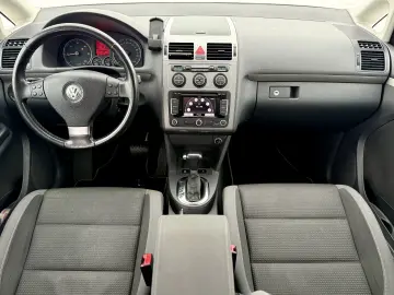 VW Touran 2.0TDI DSG Freestyle Clima Xenon Navi PDC 2010