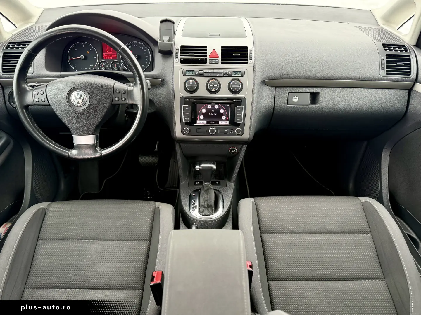 VW Touran 2.0TDI DSG Freestyle Clima Xenon Navi PDC 2010