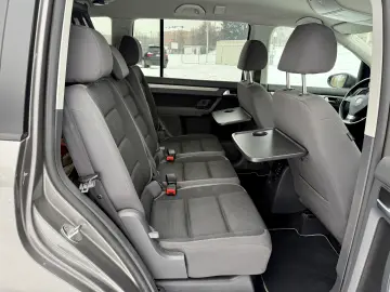 VW Touran 2.0TDI DSG Freestyle Clima Xenon Navi PDC 2010