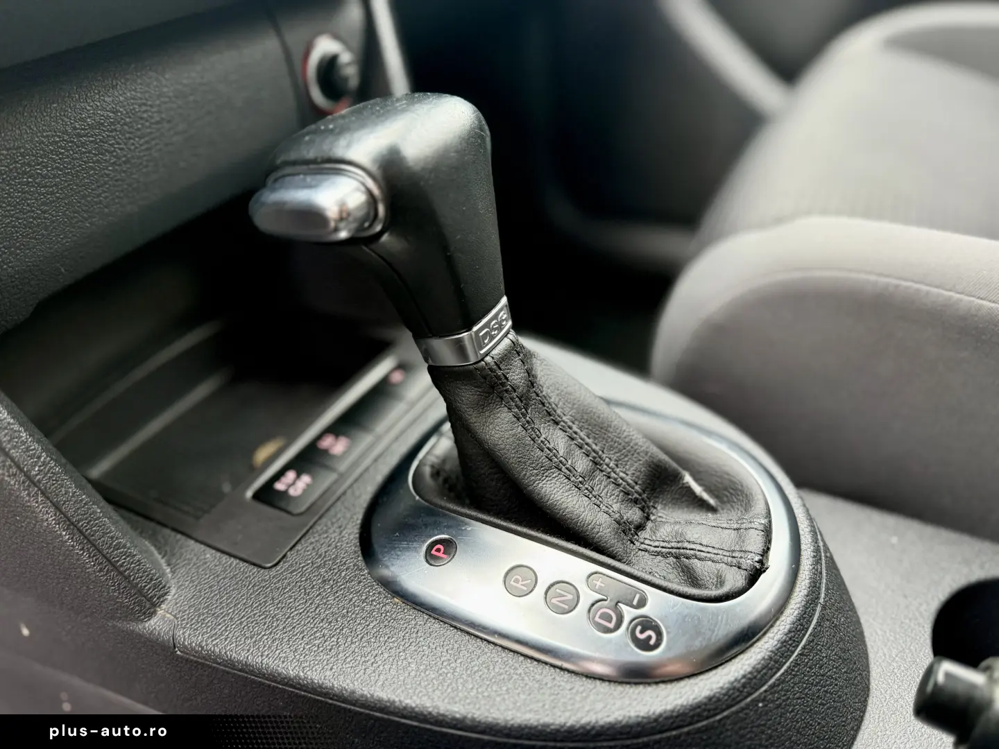 VW Touran 2.0TDI DSG Freestyle Clima Xenon Navi PDC 2010