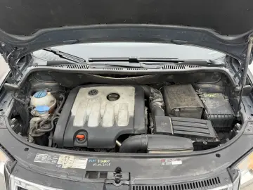 VW Touran 2.0TDI DSG Freestyle Clima Xenon Navi PDC 2010